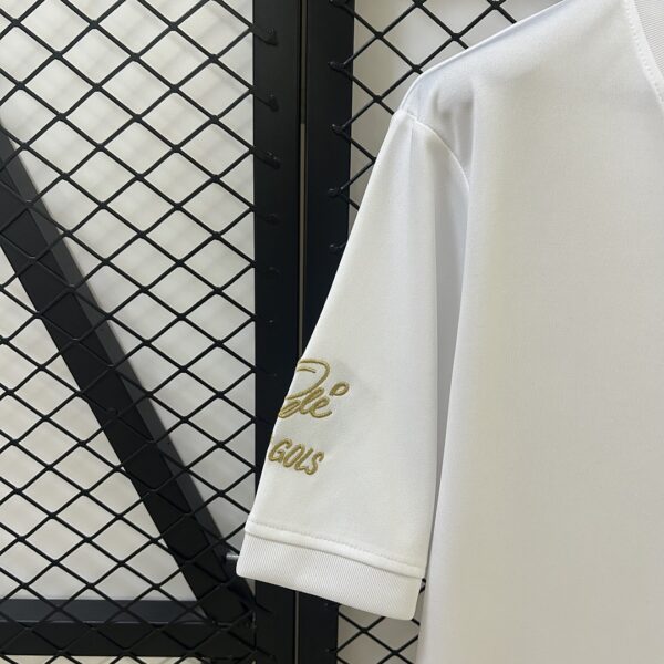 Camiseta Santos 2024 Edición Especial Blanca — detalle bajo