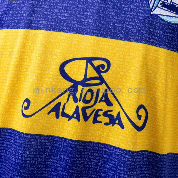 Camiseta Deportivo Alavés 2000/01 Retro Local — detalle bajo de la camiseta