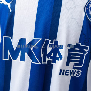 Camiseta Deportivo Alavés 2023/24 Local — detalle dobladillo