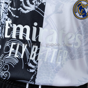 Camiseta Real Madrid 2024/25 Edición Especial — detalle patrocinador Emirates Fly Better