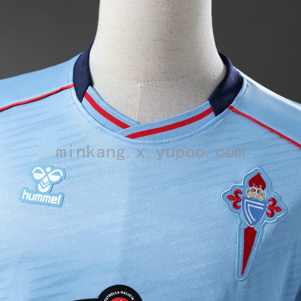 Camiseta Celta de Vigo 2023/24 Local — detalle escudo