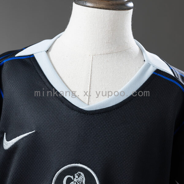 Camiseta Chelsea 2024/25 Tercera - vista frontal completa con short