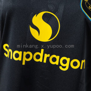 Camiseta Manchester United 2023/24 Tercera - detalle manga y hombro
