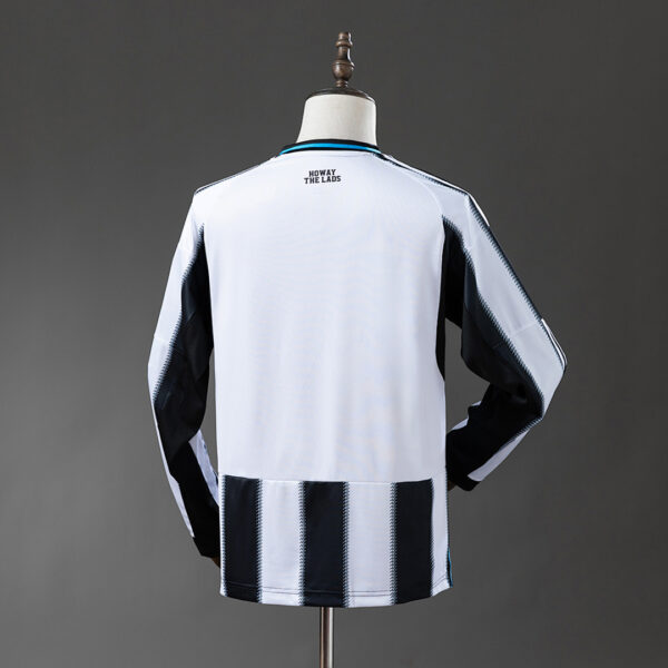 Camiseta Newcastle United 2023/24 Local Manga Larga - vista lateral