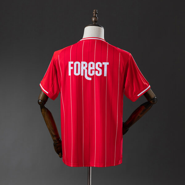 Camiseta Nottingham Forest 2023/24 Local - detalle bajo