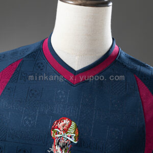 Camiseta West Ham United 2010 Retro - detalle escudo y texto