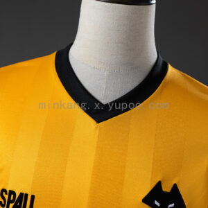 Camiseta Wolves 1993 Retro Local - detalle escudo