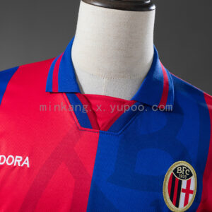 Camiseta Bologna 1998/99 Retro Local - detalle escudo del club