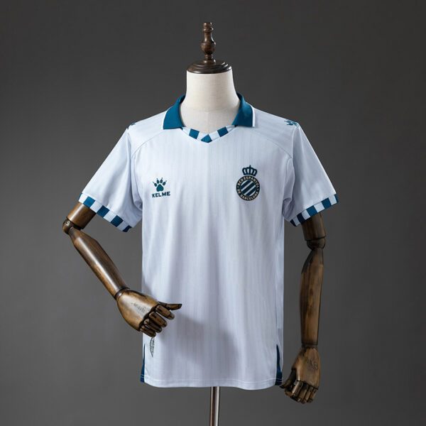 Camiseta RCD Espanyol 2023/24 Visita — detalle escudo