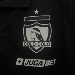 Camiseta Colo Colo 2025 Polo Entrenamiento - vista frontal cercana