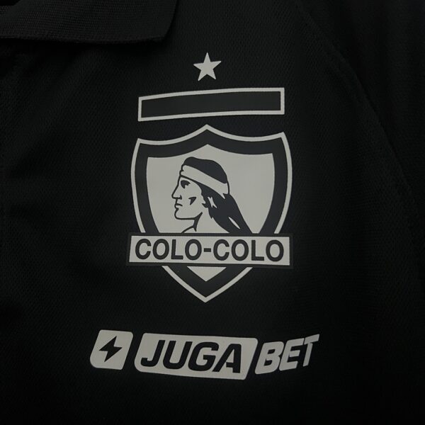 Camiseta Colo Colo 2025 Polo Entrenamiento - vista frontal cercana