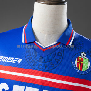 Camiseta Getafe C.F. 2023/24 Local Manga Larga — detalle cuello