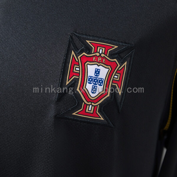 Camiseta Portugal 2006 Retro Visita Manga Larga - vista lateral