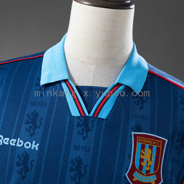Camiseta Aston Villa 1995/96 Retro Local - detalle del escudo