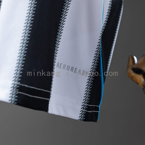 Camiseta Newcastle 2005/06 Retro Local - detalle dobladillo