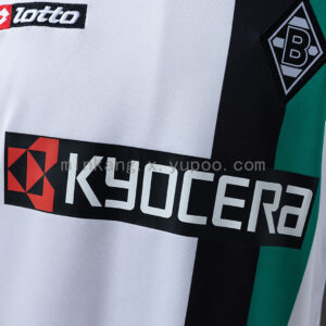Camiseta Borussia Mönchengladbach 1992/93 Local - detalle sponsor Kyocera y franjas laterales