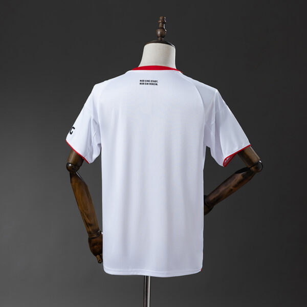 Camiseta Eintracht Frankfurt 2022/23 Local - vista trasera