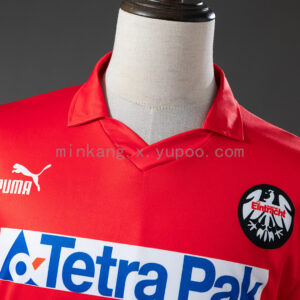 Camiseta Eintracht Frankfurt 1989/90 Local - detalle escudo