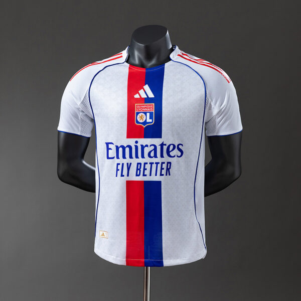 Camiseta Olympique de Lyon 2024/25 Local Versión Jugador - detalle escudo