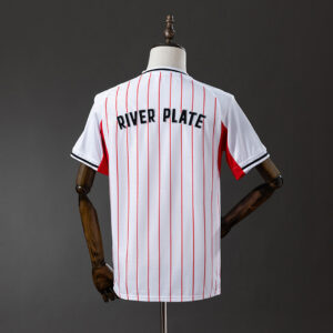 Camiseta River Plate 2024/25 US Pack - detalle escudo