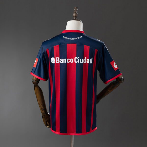 Camiseta San Lorenzo 2001/02 Local - detalle escudo
