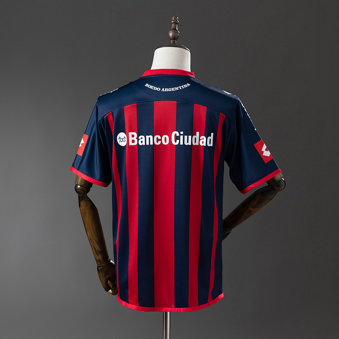 Camiseta San Lorenzo 2001/02 Local - detalle escudo