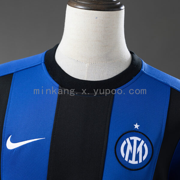Camiseta Inter Milan 2023/24 Local Manga Larga - detalle escudo