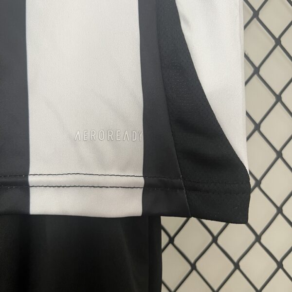 Camiseta Newcastle United 2023/24 Local - detalle