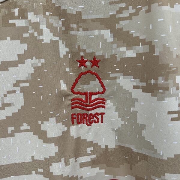 Camiseta Nottingham Forest 2023/24 Entrenamiento - detalle