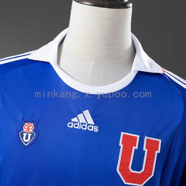 Camiseta Universidad de Chile 2011 Retro Local Manga Larga - detalle dobladillo