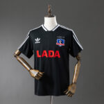 Camiseta Colo Colo 1991 Visita Retro - detalle escudo y logo Adidas