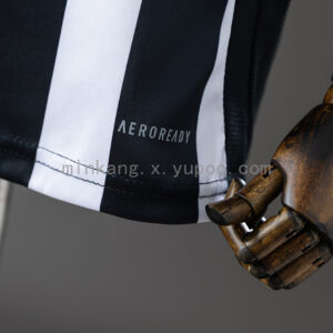 Camiseta Atlético Mineiro 2024/25 Local — detalle shorts