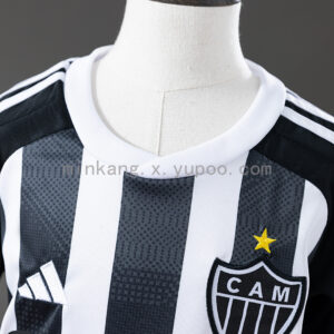 Camiseta Atlético Mineiro 2024/25 Local – detalle manga y puño