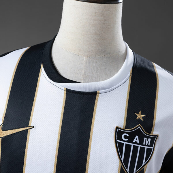 Camiseta Atlético Mineiro 2023/24 Local — vista lateral
