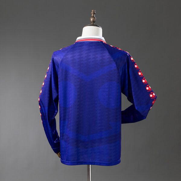 Camiseta Universidad de Chile 1990 Retro Local Manga Larga - detalle pecho y escudo