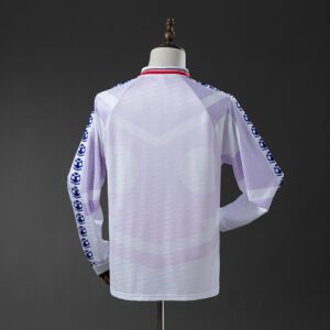 Camiseta Universidad de Chile 1996 Retro Local - detalle escudo y manga