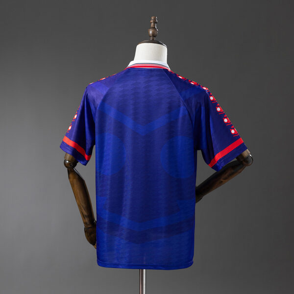 Camiseta Universidad de Chile 1996 Local - detalle cuello y sponsor