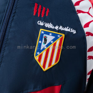 Camiseta Atletico Madrid 2024/25 Cortaviento Entrenamiento — detalle escudo