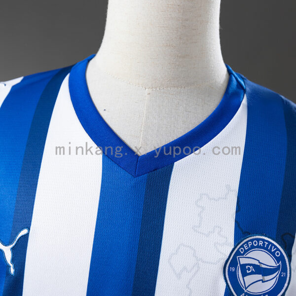 Camiseta Deportivo Alavés 2023/24 Local — detalle textura del tejido