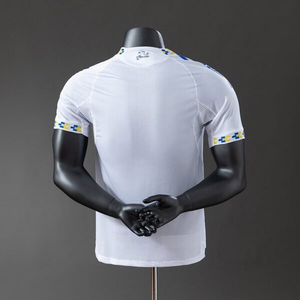 Camiseta Leeds United 2024/25 Local - detalle etiqueta de autenticidad