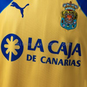 Camiseta UD Las Palmas 1990 Retro Local — detalle del escudo bordado