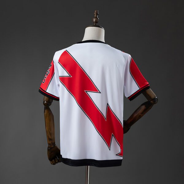 Camiseta Rayo Vallecano 2021/22 Local — detalle escudo