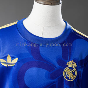 Camiseta Real Madrid 2024/25 Tercera Niño — detalle de la etiqueta interna con logos