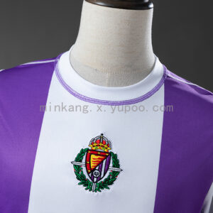 Camiseta Real Valladolid 2022/23 Local Edición Especial — detalle escudo