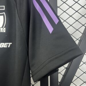 Camiseta Colo Colo 2025 Polo Entrenamiento - detalle textura de tela
