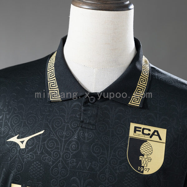 Camiseta FC Augsburg 2023/24 Tercera - detalle escudo