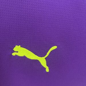 Camiseta Borussia Dortmund 2023/24 Arquero - detalle del escudo BVB 09