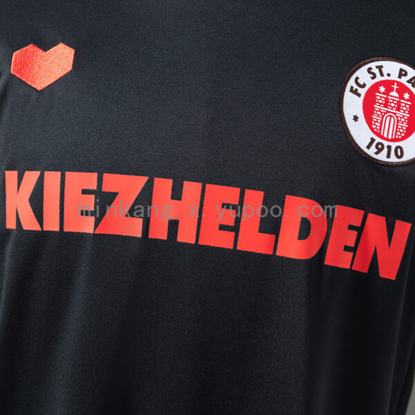 Camiseta FC St. Pauli Retro Kiezhelden Negra - vista frontal