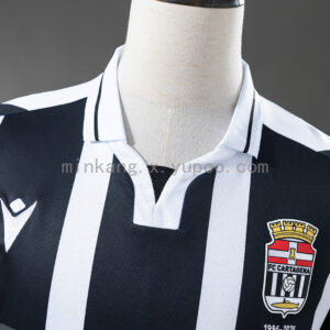 Camiseta FC Cartagena 2023/24 Local — detalle escudo