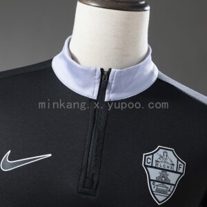 Camiseta Elche 2023/24 Entrenamiento — detalle escudo